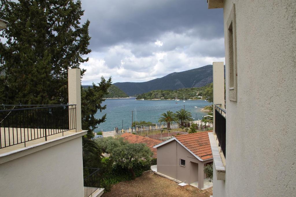 Captain Yiannis Vathy  Rum bild
